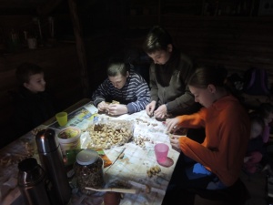 Výroba arašídových věnečků